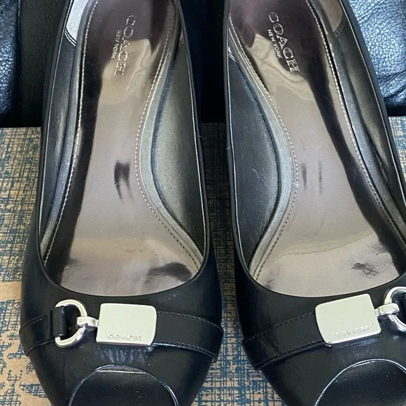 Coach temple wedge heels black left is 8/right is 8.5 - Picture 4 of 6